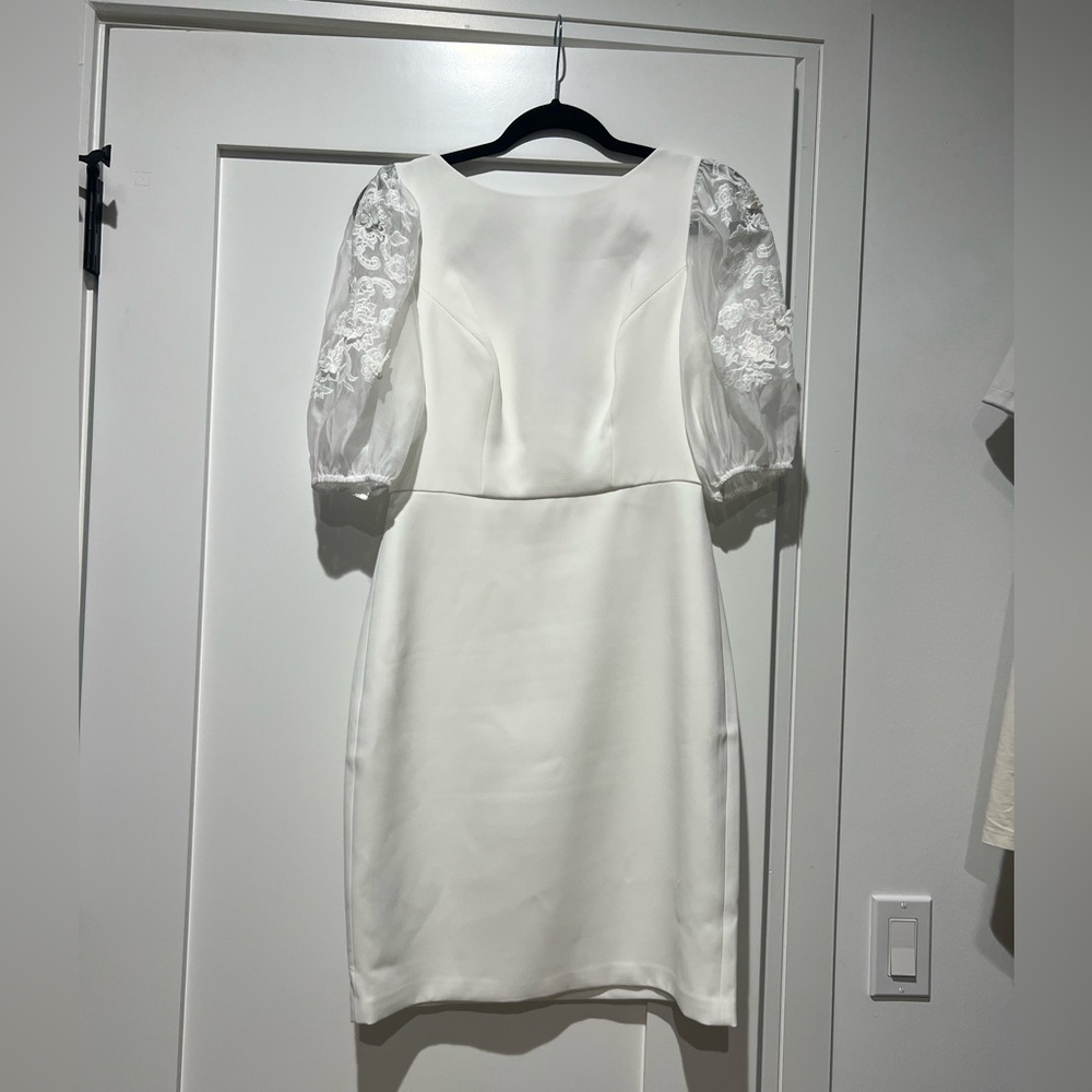White BCBGMaxAzria Dress Size 4